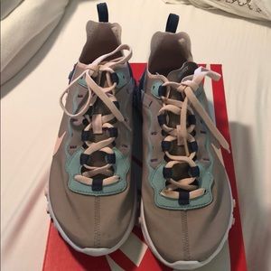 Women’s Nike react element